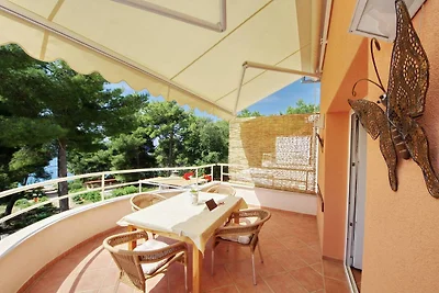 Studio Apartment with Balcony and Sea View...