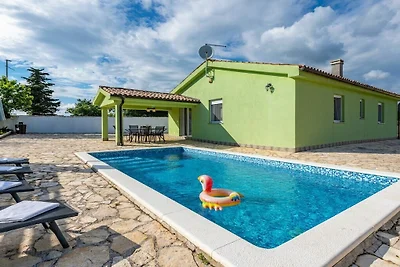 Ferienhaus in Bale mit Schwimmbecken