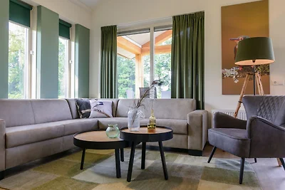 Bungalow mit einer überdachten Terrasse