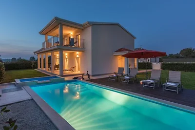 Villa in Dracevac mit Schwimmbecken