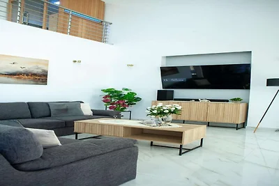 Private Villa mit Pool und Terrasse