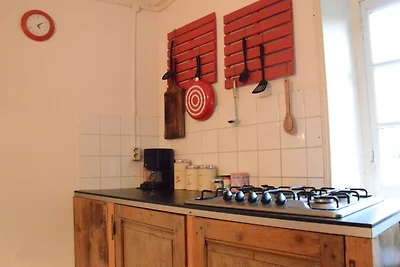 Geräumiges Ferienhaus in der Nähe des Waldes