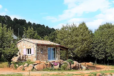 Piccola casa con piscina in comune a...