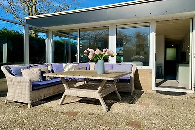 Bungalow in Sint Maartenszee am Strand