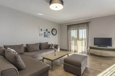 Villa in Kaštelir met zwembad