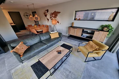 Watervilla in Balk bij Friese Meren