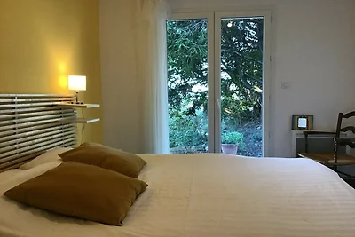 Villa in Berlou mit Pool und Weinbergen