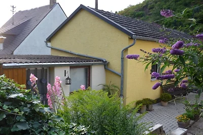 Ferienhaus in Oberfell mit Schwimmbecken