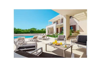 Villa in Svetvincenat mit Schwimmbecken