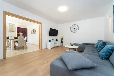 Familienvilla mit Pool in der Nähe des...