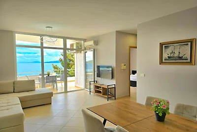 Apartment in Saranda with Stunning Sea Views