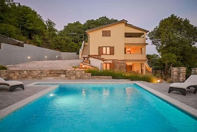 Villa in Krbune mit Schwimmbecken