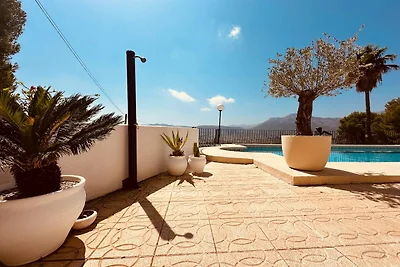 Villa con giardino e piscina privata ad...