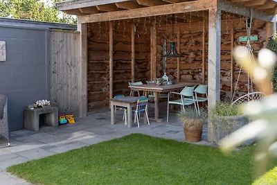 Ferienhaus am Strand mit Garten