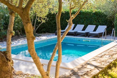Rustika mit Pool & Meerblick