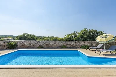 Villa in Tinjan met zwembad