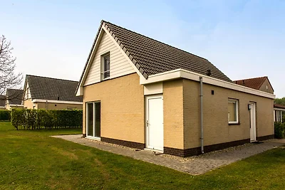 Charmantes Waldhaus, umgeben von einem Garten