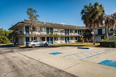 Motel 6 Ft. Pierce, FL | 1 Queensize-Bett