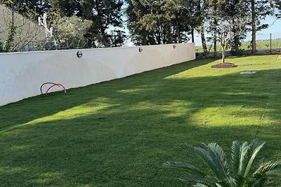 Villa mit Pool und Jacuzzi nahe Châteauneuf-d...