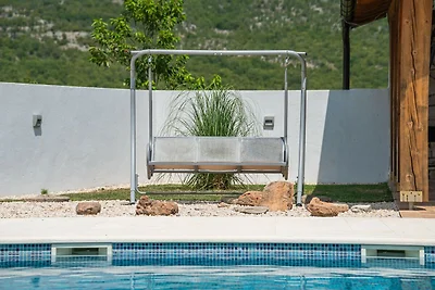 Accogliente villa di montagna per 10 a Slivno