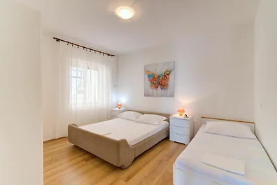 Apartment in Senj Lika-Karlovac mit Terrasse