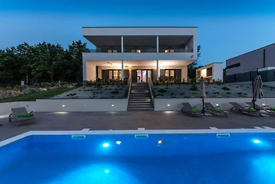 Villa in Ružići mit Schwimmbecken