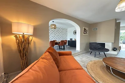 Moderne villa in Vendres met zwembad