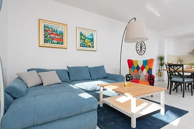 Family Holiday Home in Tugare with Pool