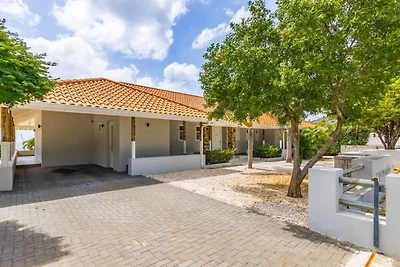 Pool und Whirlpool in einer Villa auf Coral...