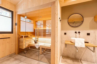 Lavish chalet with hot tub