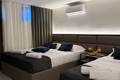 Studio Apartment (The Marina studio) -S6