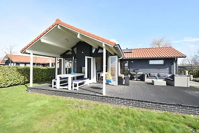 Schönes Ferienhaus in Kattendijke am See