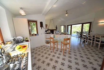 Scenografica casa vacanze con piscina