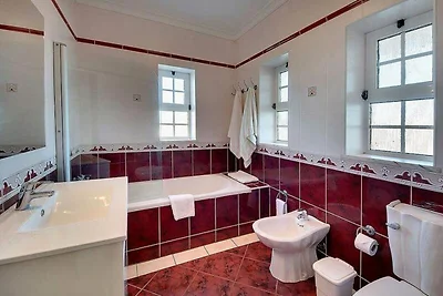 Villa in Guia mit Pool und Meerblick