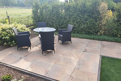 Spazioso chalet con giardino a Garderen