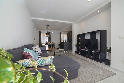 Apartments Martić - Three Bedroom Apartment w...