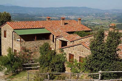 Accogliente casale a Paciano con piscina