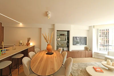 Schöne Wohnung mit seitlichem Meerblick