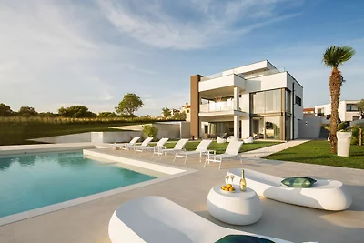 Villa in Pula mit Pool und Sauna
