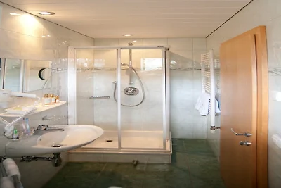 Moderne Ferienwohnung mit Swimmingpool in...