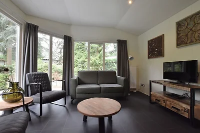 Chalet moderno con giardino