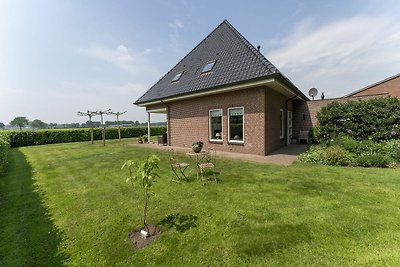 Ruhiges Ferienhaus in Balkbrug mit Garten