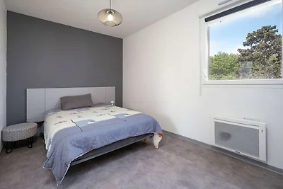 Appartement aan zee met zwembad