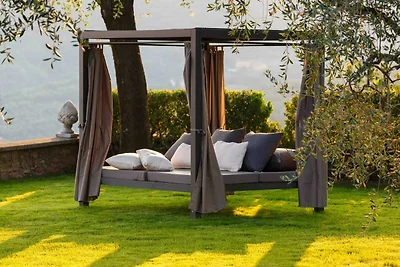 VILLA IL CASTELLO: Vibrante Santuario di Colo...
