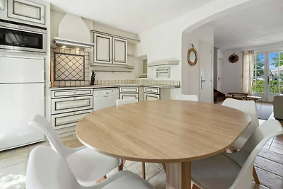 Cazet Cozy - 2BR/6P - Estate with Pool /...