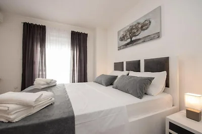 Villa Tomi - Comfort One Bedroom Apartment...
