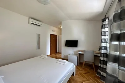 Studio Apartment with Balcony (6)