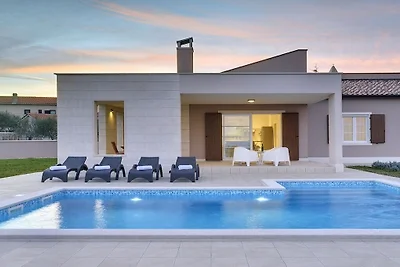 Villa in KRNICA mit Schwimmbecken