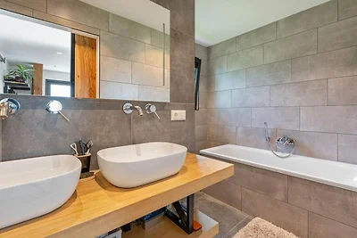 Luxury thatched holiday home for up to 6...