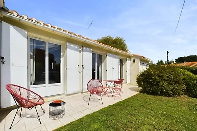 Haus in Brem-sur-Mer in der Nähe des Dunes...